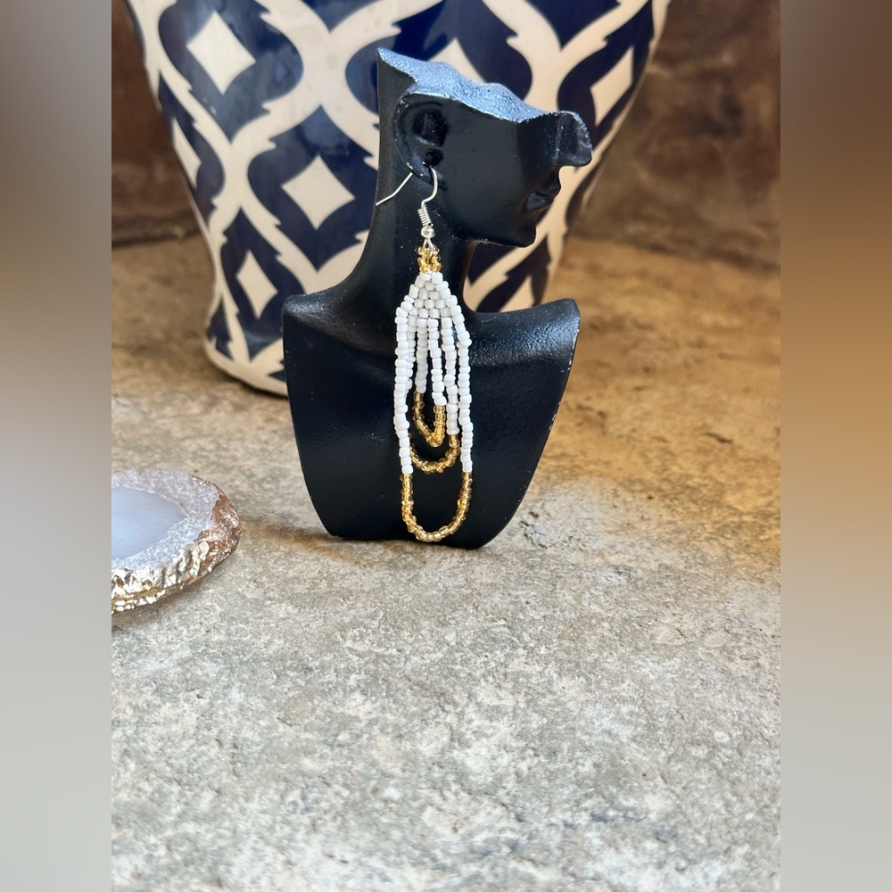 💕Silver White & Gold Beaded Dangle Earrings